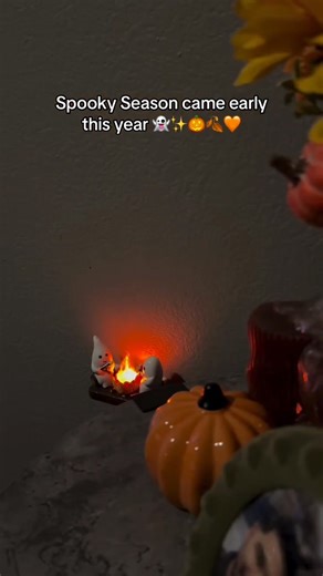 "Ghost Campfire Flickering Resin Wall Campfire Night Light for Home Decoration 👻💡 | Halloween Lovers