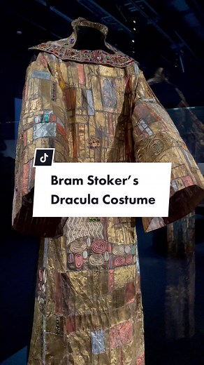 Behold, the golden robe worn by Gary Oldman’s Dracula, designed by Eiko Ishioka. Did you know about the Klimt inspiration? #fyp #AEJeansSoundOn #WorldPrincessWeek #dracula #bramstokersdracula #eikoishioka #costumedesign