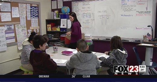 VIDEO: Golden Apple Award winner makes big impact on students that speak both English and Spanish