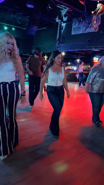 🎶 High Class by Eric Paslay 🎶 #highclass #ericpaslay #linedance #linedancer #westernfashion #western #fashion #stripes #jeans #dance