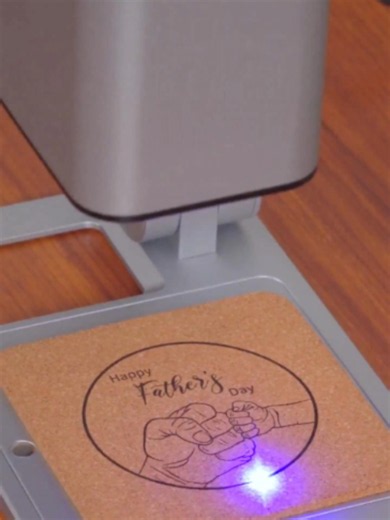 📌✨ Turn a simple cork coaster into something special! Watch the Carverall Z3 Portable & Foldable Laser Engraver precisely engrave a beautiful pattern onto a cork coaster — clean, detailed, and instantly more unique. 🌿🔥 What makes it meaningful is not just the result, but that you created it yourself. Every detail becomes a reflection of your idea and creativity. ⚡ Foldable Design – Easy to store and carry ⚡ Auto-Focus Technology – One-click intelligent setup for precise results ⚡ High-Speed E