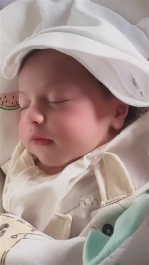 វីដេអូ​របស់ Choum Chann (@choumchann) ជាមួយ The Cuppycake Song - Amy Castle