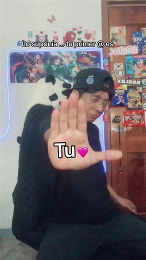 Tu primer @ es … pero no lo dice