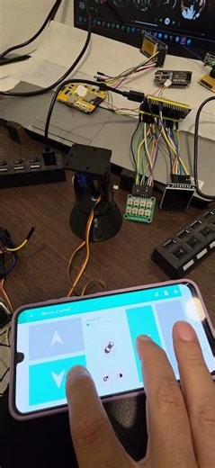mi primer brazo robot controlado por #bluetooth con #esp32 #arduino #robotics #smartphone