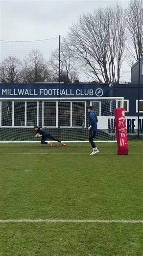 🧤 Keeping up the good work. #Millwall #EFl #Football