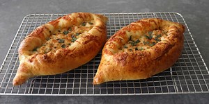 Lobster Roll Khachapuri