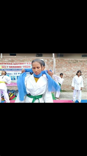 3.9M views · 58K reactions | Girl Attack  neck lock self defense technique बेटियों को कोई गला दबा कर जान से मरने का प्रयास करें बेटी स्वयं अपनी रक्षा कर सकती है क्योंकि पहले से बेटी बदल रही है | Dhiraj martial arts trainer | Facebook
