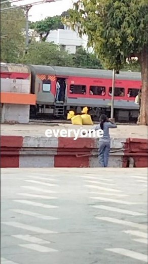 #Indian #railway 🚂🚂 not water 💦💦 🚉 Uttar Pradesh. to water one platform on water use use 💦💦