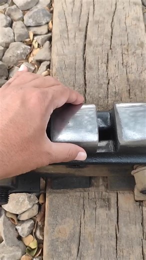 Understanding Broken Rail Joints in Railways