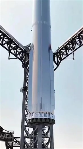 Silky-smooth damping, precise positioning, and instantaneous closure—engineering is real magic.#starship #elonmusk #spaceX 丝滑的减震，精确的定位，及时的合拢，Engineering is real magic。