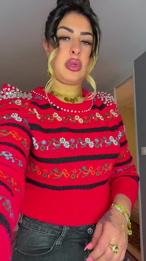 Stylish Floral Sweater Outfit Inspiration