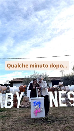 Micaela Tommasi Balloon Artist & event Planner on Instagram: "É una frazione di secondo.. eppure in quel secondo c’è tutto.. paura, emozione, ansia, adrenalina.. presto sapranno se la loro vita si tingerà di blu o di rosa.. Un gender reveal non è un evento qualsiasi, state regalando a vostro figlio il primo vero momento dedicato a lui .. o lei! E voi avete realizzato un gender reveal per l’arrivo dei vostri figli? Scrivetemelo nei commenti ⬇️ Per informazioni 📲 3409156357 Allestimento Gender re
