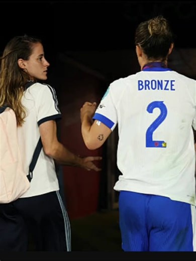 Lucy Bronze & Ona Batlle 🤩 #euro2025 #lucybronze #onabatlle #lionesses #england #spain #sefutbolfem #woso #footballtogether #footballwomen
