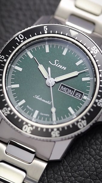 104 St Sa I MG – klassische Fliegeruhr in metallic grün