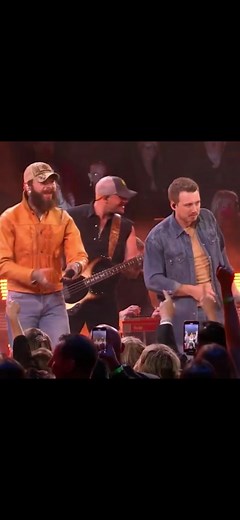Post Malone, Morgan Wallen & Hardy singing “Pickup Man” by Joe Diffie at the 2023 CMA Awards… #PostMalone #MorganWallen #Hardy #PickupMan #JoeDiffie #CMAawards #countrymusic #feelgoodmusic #fyp