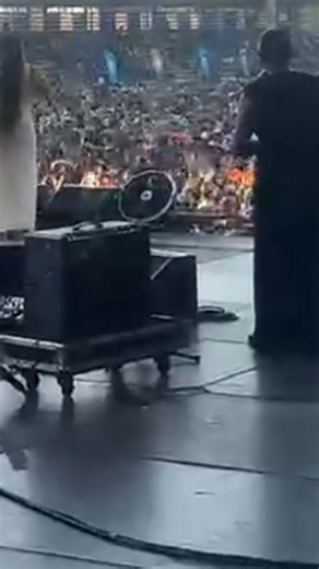 13K views · 295 reactions | Aaradhna lets the Homecoming Music Festival Choir takeover, Getting Stronger ( Adeaze Music ). Well the Audience hit every note and executed that key change flawlessly "But if you think you can tell me Why the things I'm doing is going wrong It's just me getting stronger" | Peter Waqavonovono | Facebook