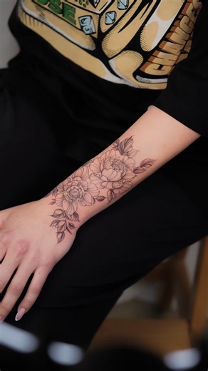 Brittany Calzada on Instagram: "This tattoo is definitely one of my favorites @byjoychristiana did her thing! It’s so beautiful 🌸🌺🌼🌸🌺🌼🌸🌺🌼 Tustin tattoo artist Female tattoo artist Orange County tattoos #tattoo #octattoo #femaletattooartist"