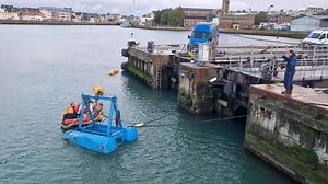 À Dieppe, des travaux de dévasage sont en cours au niveau de l’écluse de l’amiral Rolland