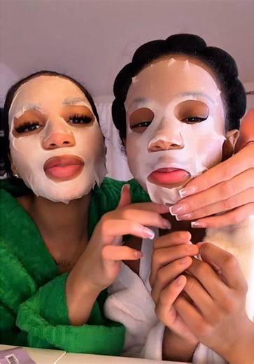 Our snow day activities🤭The cute girly things I love most about being a girl mom!!🎀💖✨#mommydaughter #duo #CapCut #skincare #fyp