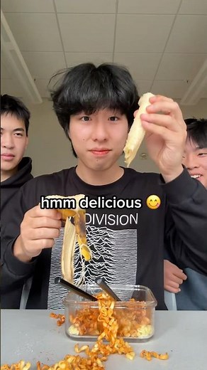 bananas in ramen with strangers 😳 #short