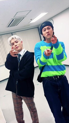 TAEYONG and U-KNOW TAP Tapping Performance ᴛᴀᴘ ᴛᴀᴘ ᴛᴀᴘ ᴛᴀᴘ ᴛᴀᴘᴘɪɴɢ ᴏɴ ᴍᴇ