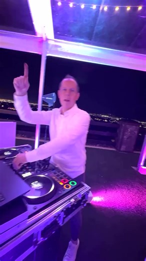 From vows to vibes — @djmattlv keeping the dance floor alive all night long 🤠 🎥: @johnchamediagroup Ultra Djs | Las Vegas Djs | wedding reception | Las Vegas Weddings | Wedding Dj | vegas Dj