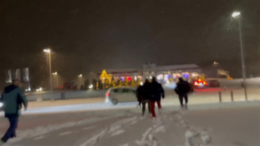 På vej til Canazei i Italien. Skiferien venter 😀 En del sne på vejene. Håber at vi ikke blir alt for for forsinket. Sku gerne stå på ski i morgen formiddag 🤔 | Ralf Bernth Hauger