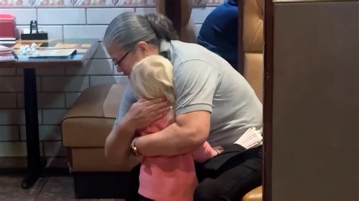 Humankind on Instagram: "How can you not smile at this little girl's excitement to see her favorite restaurant server? #humankind"