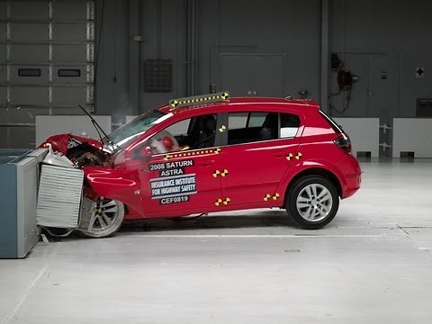 2008 Saturn Astra moderate overlap IIHS crash test