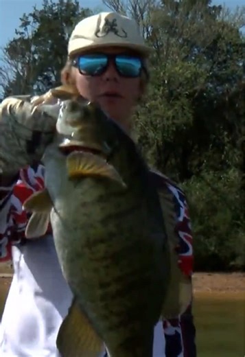 Dylan Nutt went absolutely NUTS today on #BassLIVE‼️ Today, Nutt weighed in a 5 bass limit of 26 pounds, 11 ounces! Unreal. #bass #bassmaster #BassmasterClassic #BassmasterClassic26