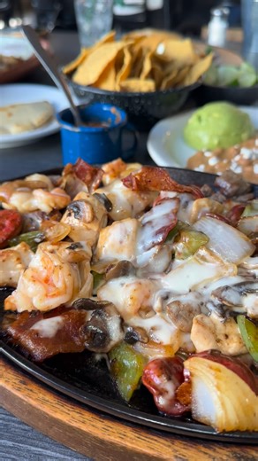 Chef Marcos Guzmán | @elmesondelosolmos 🔥 Que rico se desayuna ahí mi gente la vrdd👌🏾😮‍💨 Lugar: Blvd. Gustavo Díaz Ordaz 727, Floresta, 22127 Tijuana, B.C.📍📍📍... | Instagram