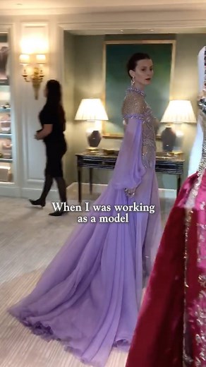 Anna Botti | Oh my Bread | Sourdough on Instagram: "Free online master class with me! where you will learn how to make sourdough, bake an artisan sourdough boule from it, and my secrets on how to incorporate baking into your life! Text “LIVE” in DMs to watch my master class."