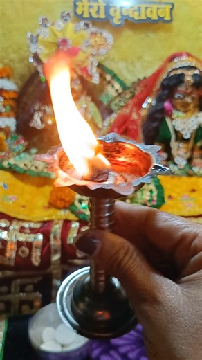 Yeh Aarti dekhte hi mann shant ho jayega 🥹🌸Radhe Krishna Aarti jo dil ko chhoo le 💖#bhaktishorts