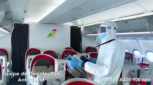 Nos équipes effectuent régulièrement un nettoyage en profondeur de nos avions afin de vous assurer un voyage apaisé et serein à chaque fois que vous montez à bord. Restons vigilants. #AirSénégal | Fly Air Sénégal