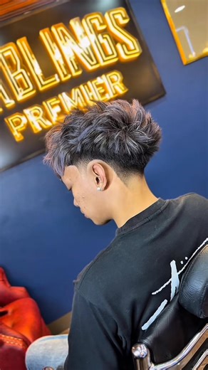 💈 Being handsome starts with a great haircut ✂️😏 Refresh your day at PABLINGS PAOMBONG! Relax in our chair and Enjoy the vibe. We believe every gentleman deserves first-class treatment. That’s why with every visit, you get FREE: ☕️ UNLI Coffee 🎞️ Wi-Fi access 🛋️ Spacious & Comfy Waiting Area ❄️ Very COOL Air-Conditioning 💆🏻‍♂️ Hot Towel with Complimentary MASSAGE 🚻🧻 Clean Comfort Room 🛋️ Step in, sit back, and enjoy the VIP experience you deserve. Walk-in ka lang or book your slot—eithe
