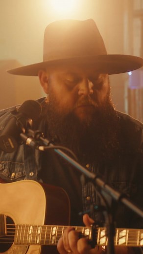 Celebrating Dad Life with Larry Fleet's Heartfelt Song About Fatherhood