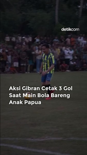Video: Gibran Main Bola Bareng Anak-anak Papua, Cetak 3 Gol