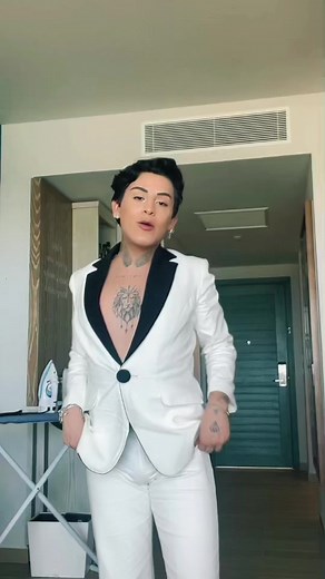 AYudA mE eSpAnTe hOrRiBLe 😭