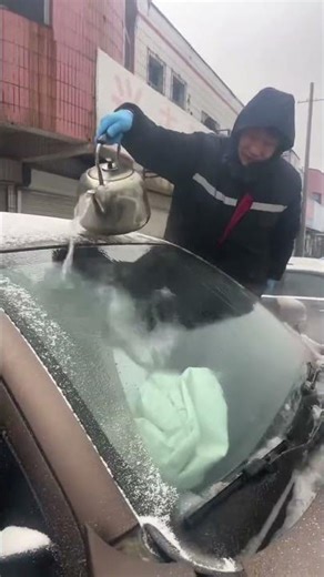 Quickly defrosting a car’s front windshield using hot water contained in a kettle