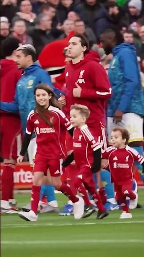 ¡Qué EMOCIONANTE! Vean a los jugadores del LIVERPOOL con los familiares de DIOGO JOTA