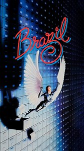 Peliculón distópico Brazil (1985) sigue a Sam Lowry, un burócrata atrapado en un sistema estatal absurdo y asfixiante, donde un simple error administrativo puede arruinar una vida entera. Mientras intenta escalar dentro de esa maquinaria kafkiana, Sam se aferra a sueños de escape y a un romance que choca de frente con la lógica del control total. Terry Gilliam construye una sátira oscura sobre la burocracia, la vigilancia y la fantasía como última salida frente a un mundo que no deja respirar. #
