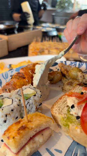 Le Diamant Bleu 💎 on Instagram: "Brunch du Diamant Bleu, tous les dimanches • Part 2 🥞 Filet de poulet et pommes grenailles, tartines, california rolls, croques monsieur, fish & chips et sauce tartare, brochette de saumon, mousse au chocolat... Venez vite le tester vous aussi et profitez de -10% avec le code DIAMANTIG10 !"