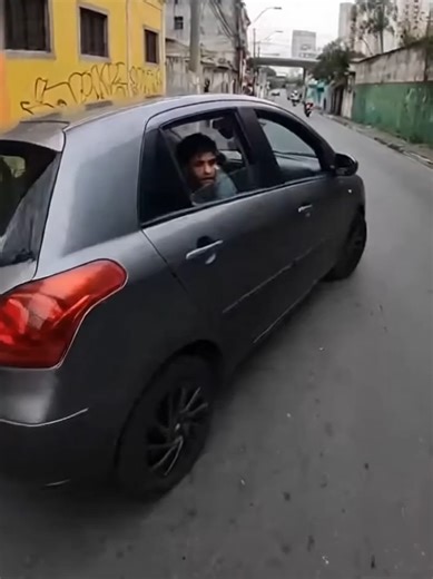 Maluco estava muito suspeito na quebrada.