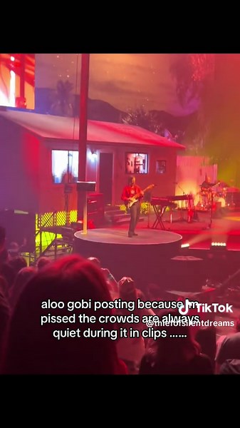Weezer 'Goodnight' live — why crowds stay quiet during Aloo Gobi posting