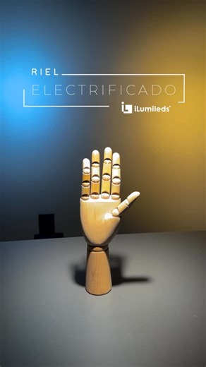 iLumileds on Instagram: "Los spots para rieles electrificados ILUTLA12WCCTB, ILUTLA18WCCTB y ILUTLA30WCCTB ajustan la temperatura de color (3 000K, 4 000K y 6 000K) para crear ambientes ideales, transformando tus espacios comerciales con luz eficiente y versátil. Rendimiento superior, larga vida útil y diseño flexible: iluminar nunca fue tan versátil."
