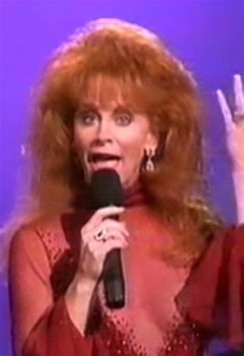 Reba’s hair, the Dress, the song. Everything about this was perfect #reba #lindadavis #countryduet #rebamcentire