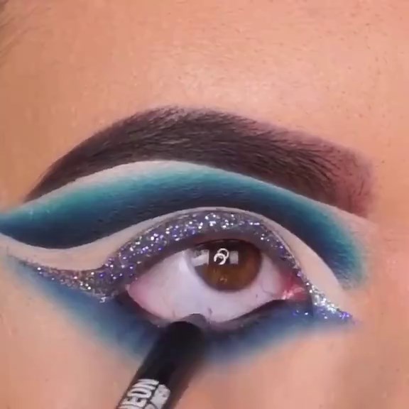 Makeup Tutorial: Achieve Beauty with Free Course