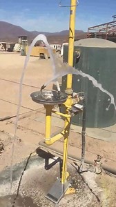 Exija Duchas y Lavaojos certificadas ANSI Z358.1, con reguladores de presion. Recuerden que deben contar con un minimo de 30 PSI en la linea para el correcto funcionamiento de los equipos. Ademas, recomendamos alimentar las duchas con tuberias de 1" como minimo para evitar caida de presion. solicite su extracto de Norma ANSI Z358.1 | Auditoria Mintra