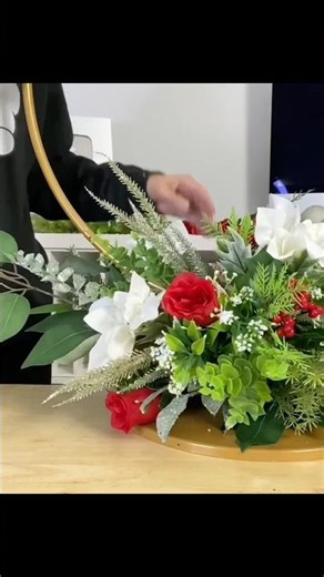 Hoop Floral Centerpiece #diy #christmas #flowers