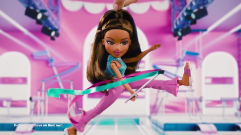 Bratz Play Sportz Jade Fashion Doll with Accessories, Basketball